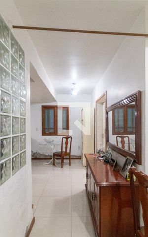 Casa à venda com 250m², 3 quartos e 3 vagas Casa à venda com 250m², 3 quartos e 3 vagasEscritório