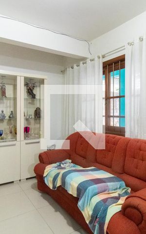 Casa à venda com 250m², 3 quartos e 3 vagas Casa à venda com 250m², 3 quartos e 3 vagasSala