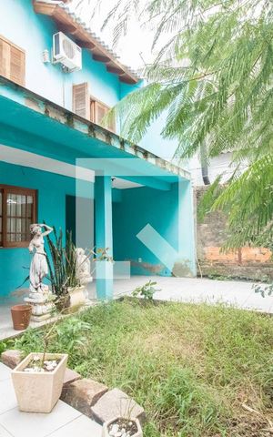 Casa à venda com 250m², 3 quartos e 3 vagas Casa à venda com 250m², 3 quartos e 3 vagasJardim