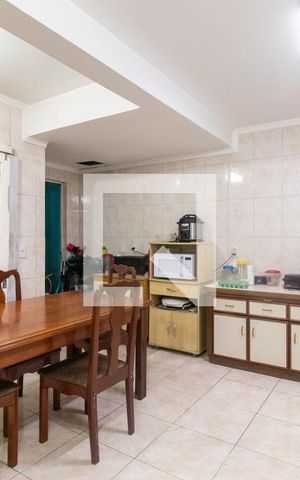 Casa à venda com 250m², 3 quartos e 3 vagas Casa à venda com 250m², 3 quartos e 3 vagasCozinha