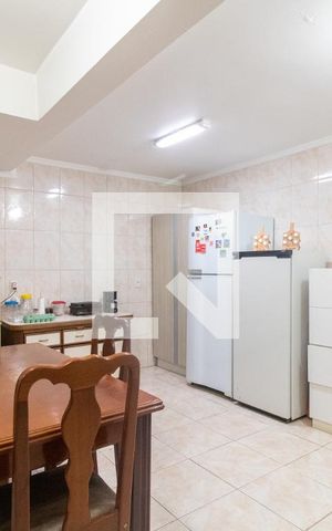 Casa à venda com 250m², 3 quartos e 3 vagas Casa à venda com 250m², 3 quartos e 3 vagasCozinha