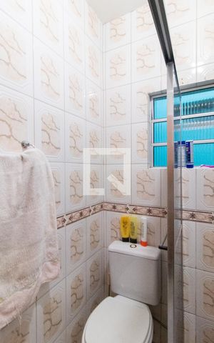 Casa à venda com 250m², 3 quartos e 3 vagas Casa à venda com 250m², 3 quartos e 3 vagasBanheiro da Suíte 1