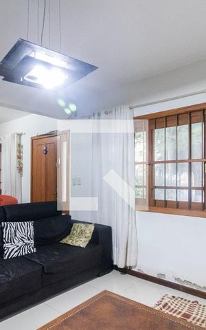 Casa à venda com 250m², 3 quartos e 3 vagas Casa à venda com 250m², 3 quartos e 3 vagasSala