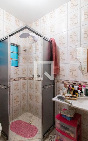 Casa à venda com 250m², 3 quartos e 3 vagas Casa à venda com 250m², 3 quartos e 3 vagasBanheiro da Suíte 1