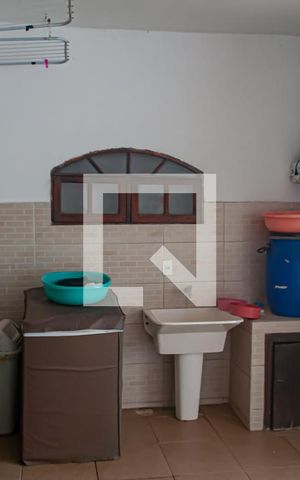 Casa à venda com 344m², 4 quartos e 3 vagas Casa à venda com 344m², 4 quartos e 3 vagasArea de Serviço