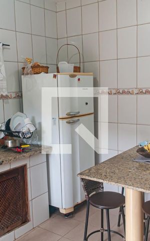 Casa à venda com 344m², 4 quartos e 3 vagas Casa à venda com 344m², 4 quartos e 3 vagasCozinha Dependencia