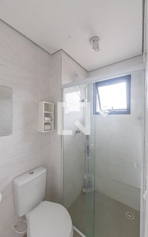 Apartamento à venda com 46m², 2 quartos e 1 vaga Apartamento à venda com 46m², 2 quartos e 1 vagaBanheiro Social