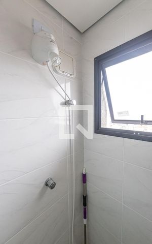 Apartamento à venda com 46m², 2 quartos e 1 vaga Apartamento à venda com 46m², 2 quartos e 1 vagaBanheiro Social