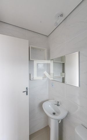 Apartamento à venda com 46m², 2 quartos e 1 vaga Apartamento à venda com 46m², 2 quartos e 1 vagaBanheiro Social