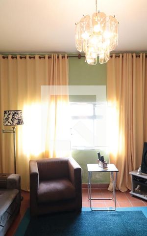 Casa para alugar com 130m², 2 quartos e 8 vagasSala