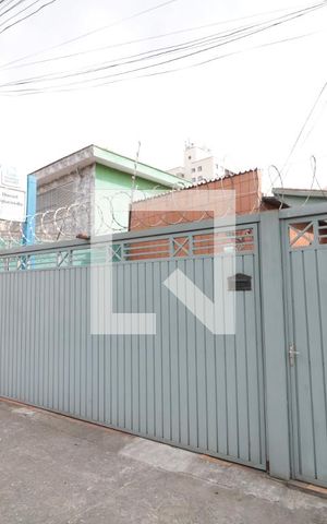 Casa para alugar com 130m², 2 quartos e 8 vagasFachada