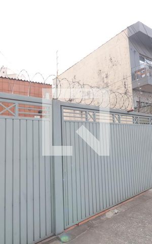 Casa para alugar com 130m², 2 quartos e 8 vagasFachada