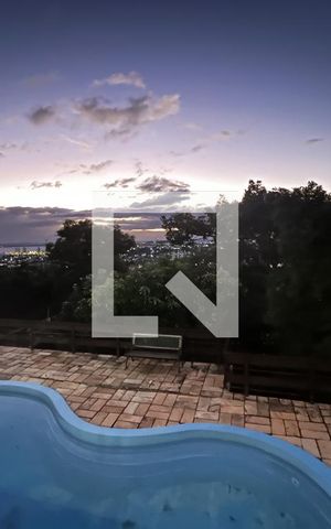 Casa à venda com 270m², 3 quartos e 2 vagasVistas