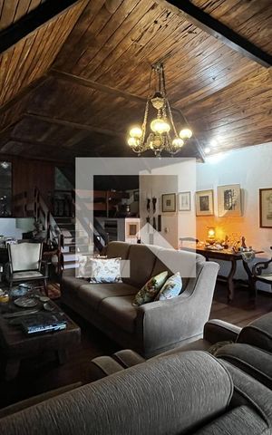 Casa à venda com 270m², 3 quartos e 2 vagasSala