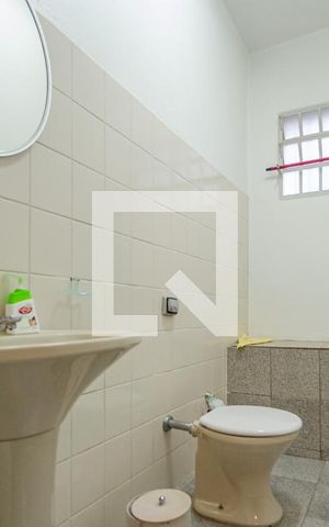 Casa à venda com 290m², 2 quartos e 2 vagas Casa à venda com 290m², 2 quartos e 2 vagasLavabo