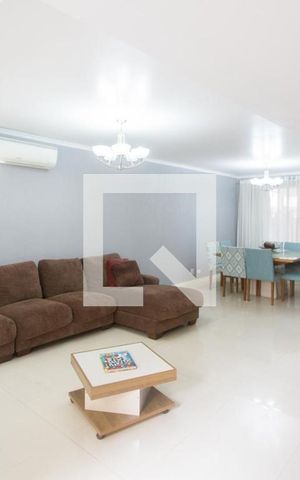 Casa para alugar com 457m², 3 quartos e 2 vagasSala