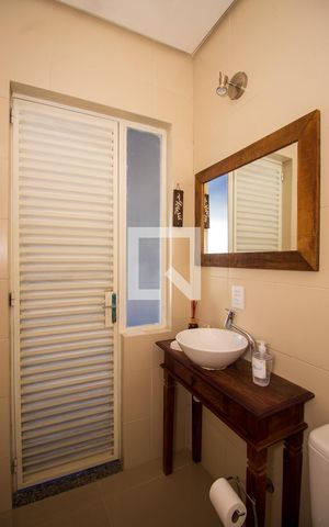 Casa de condomínio à venda com 250m², 3 quartos e 2 vagas Casa de condomínio à venda com 250m², 3 quartos e 2 vagasBanheiro Social