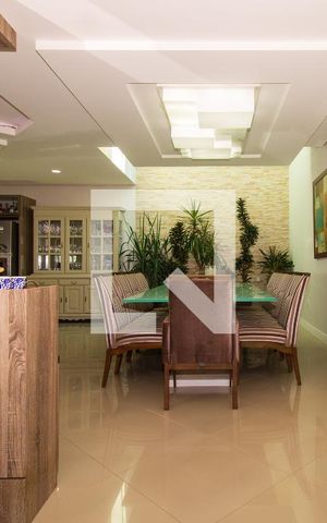 Casa de condomínio à venda com 250m², 3 quartos e 2 vagas Casa de condomínio à venda com 250m², 3 quartos e 2 vagasSala