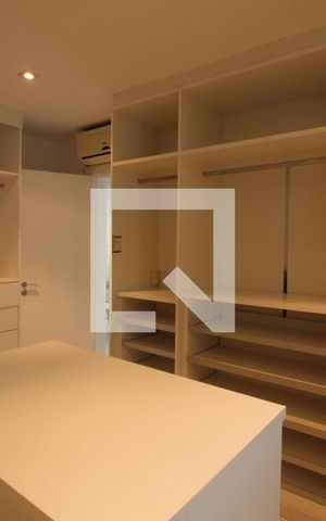 Casa de condomínio à venda com 997m², 6 quartos e 4 vagasCloset - Suíte 1