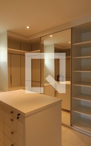 Casa de condomínio à venda com 997m², 6 quartos e 4 vagasCloset - Suíte 1