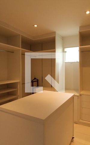 Casa de condomínio à venda com 997m², 6 quartos e 4 vagasCloset - Suíte 1