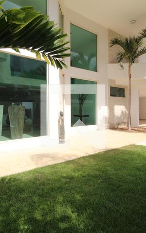 Casa de condomínio à venda com 997m², 6 quartos e 4 vagasFachada