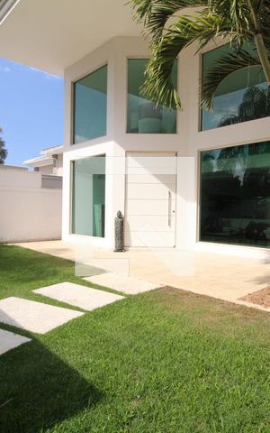 Casa de condomínio à venda com 997m², 6 quartos e 4 vagasFachada