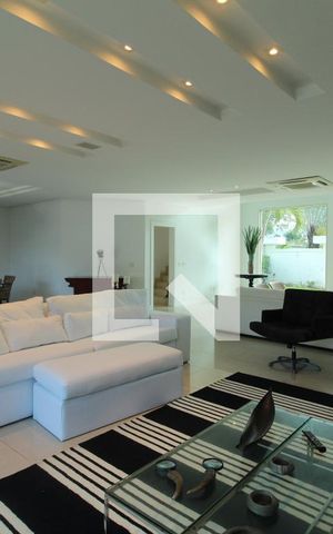Casa de condomínio à venda com 997m², 6 quartos e 4 vagasSala