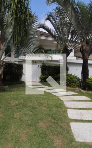 Casa de condomínio à venda com 997m², 6 quartos e 4 vagasFachada