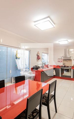 Casa à venda com 165m², 3 quartos e 6 vagas
