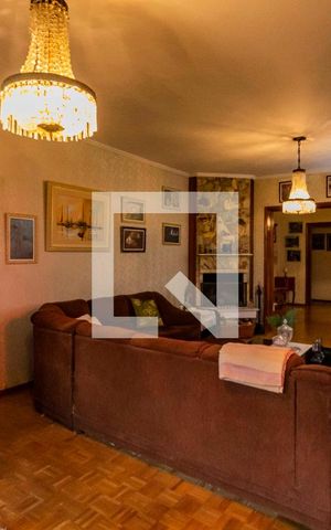 Casa à venda com 700m², 3 quartos e 4 vagas Casa à venda com 700m², 3 quartos e 4 vagasSala