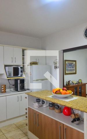 Casa à venda com 239m², 6 quartos e 2 vagasCasa 1 - Cozinha