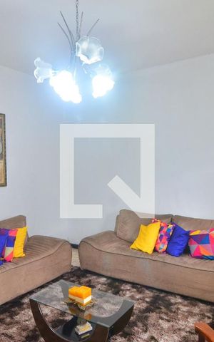 Casa à venda com 239m², 6 quartos e 2 vagasSala