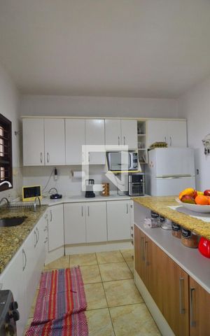 Casa à venda com 239m², 6 quartos e 2 vagasCasa 1 - Cozinha