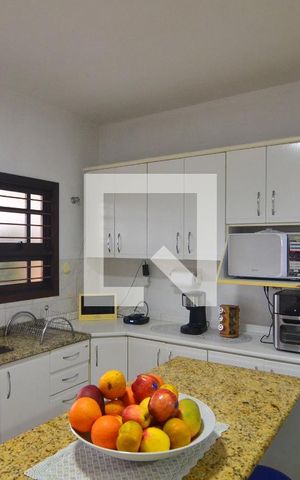 Casa à venda com 239m², 6 quartos e 2 vagasCasa 1 - Cozinha