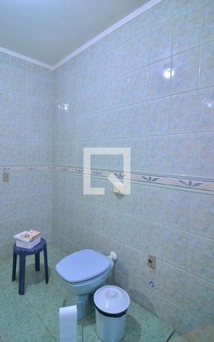 Casa à venda com 239m², 6 quartos e 2 vagasCasa 2 - Banheiro Suíte