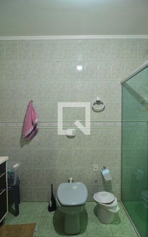 Casa à venda com 239m², 6 quartos e 2 vagasCasa 1 - Banheiro Suíte