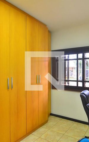 Casa à venda com 239m², 6 quartos e 2 vagasCasa 1 - Quarto 1