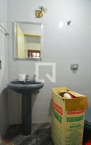 Casa à venda com 239m², 6 quartos e 2 vagasCasa 3 - Banheiro