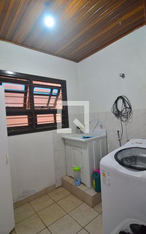 Casa à venda com 239m², 6 quartos e 2 vagasCasa 1 - Área de serviço