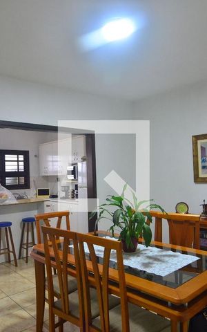 Casa à venda com 239m², 6 quartos e 2 vagasCasa 1 - Sala de jantar