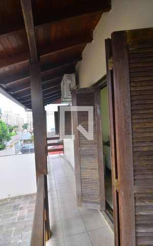 Casa à venda com 239m², 6 quartos e 2 vagasCasa 2 - Sacada