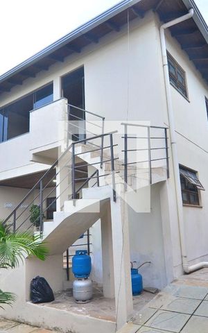 Casa à venda com 239m², 6 quartos e 2 vagasPátio