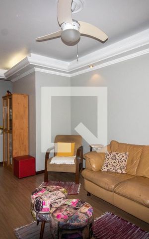 Casa à venda com 287m², 3 quartos e 3 vagas Casa à venda com 287m², 3 quartos e 3 vagasSala de Estar