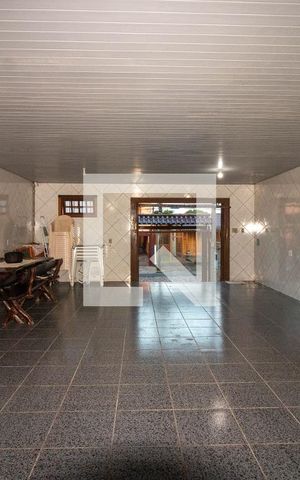 Casa à venda com 287m², 3 quartos e 3 vagas Casa à venda com 287m², 3 quartos e 3 vagasGaragem