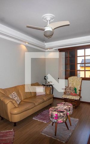 Casa à venda com 287m², 3 quartos e 3 vagas Casa à venda com 287m², 3 quartos e 3 vagasSala de Estar