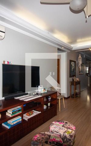 Casa à venda com 287m², 3 quartos e 3 vagas Casa à venda com 287m², 3 quartos e 3 vagasSala de Estar
