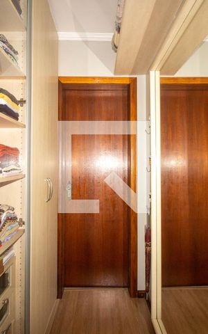 Casa à venda com 287m², 3 quartos e 3 vagas Casa à venda com 287m², 3 quartos e 3 vagasSuíte - Closet