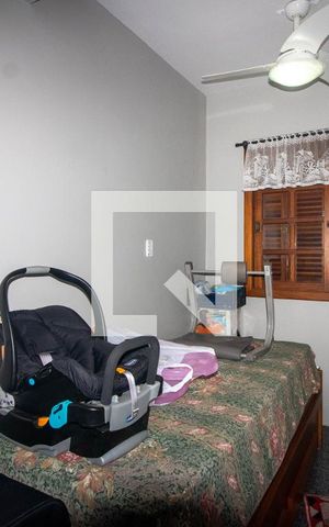 Casa à venda com 287m², 3 quartos e 3 vagas Casa à venda com 287m², 3 quartos e 3 vagasDependência