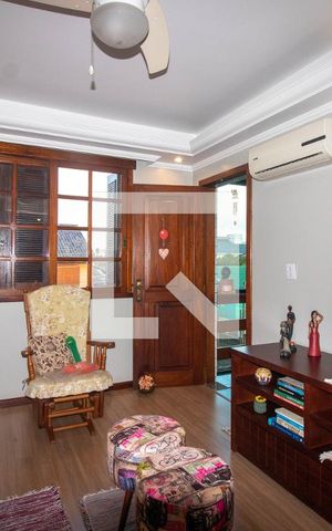Casa à venda com 287m², 3 quartos e 3 vagas Casa à venda com 287m², 3 quartos e 3 vagasSala de Estar